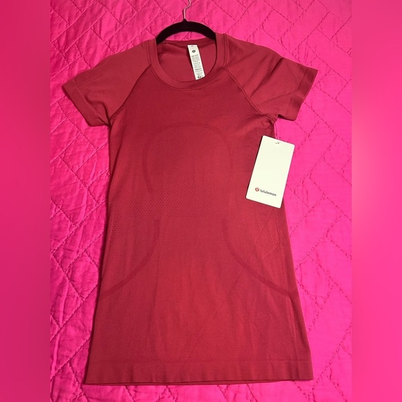 lululemon athletica Tops - Lululemon Women's Swiftly Tech Short Sleeve-Magenta Smoke